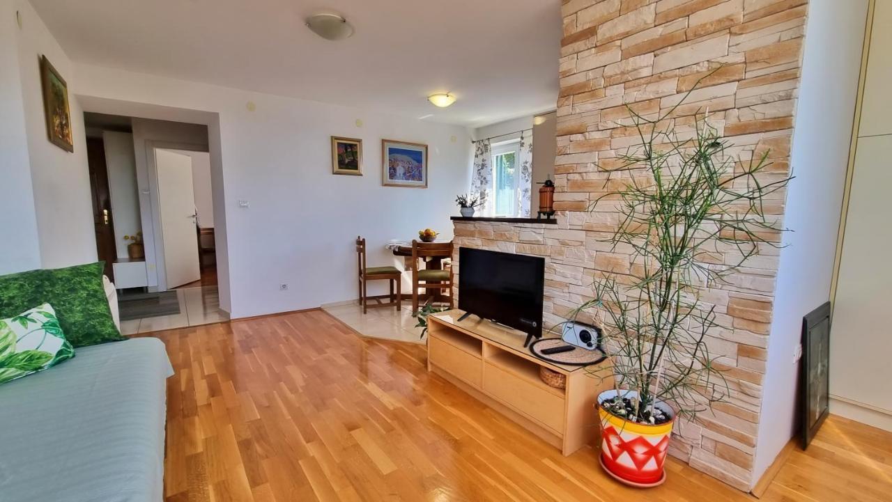 Apartment Tica Omiš Extérieur photo